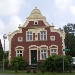  [Photo: Ansicht nach Fertigstellung der Fassade] 